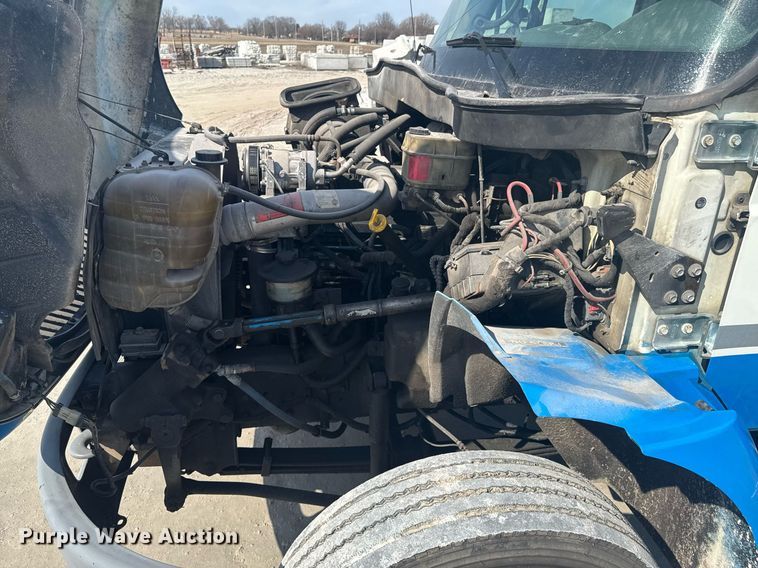 image for item DO0422 2004 International 4300 flatbed truck