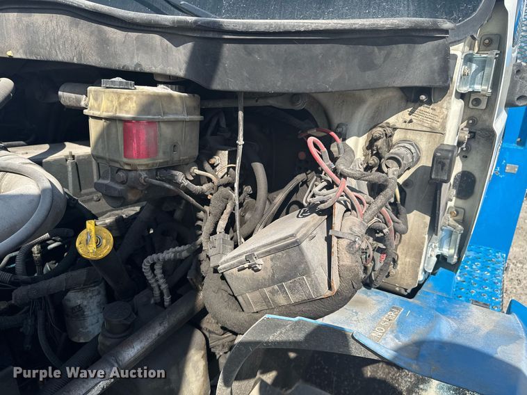 image for item DO0422 2004 International 4300 flatbed truck