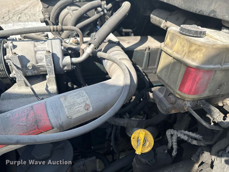 image for item DO0422 2004 International 4300 flatbed truck