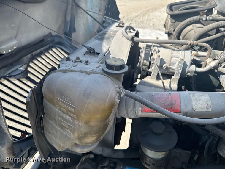 image for item DO0422 2004 International 4300 flatbed truck