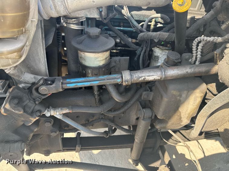 image for item DO0422 2004 International 4300 flatbed truck