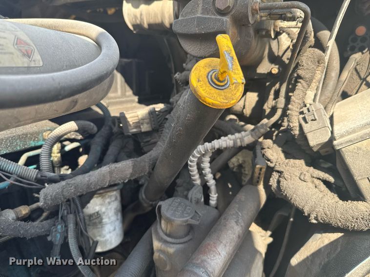 image for item DO0422 2004 International 4300 flatbed truck