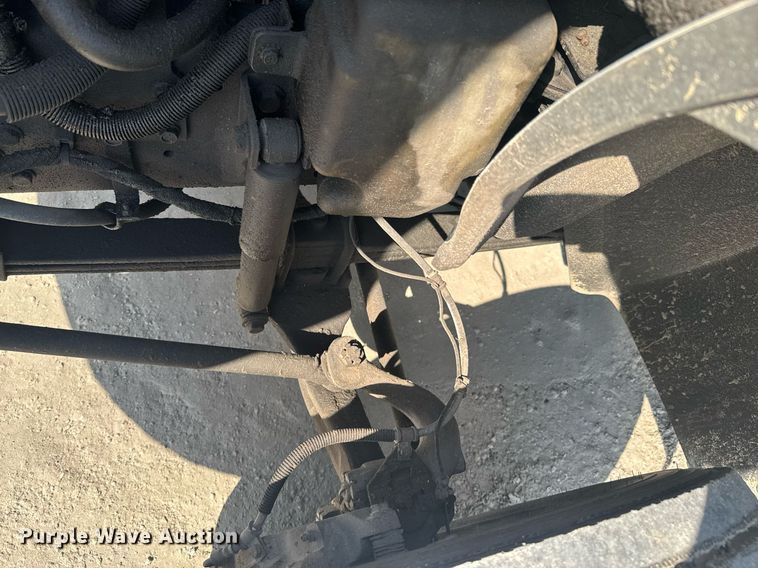 image for item DO0422 2004 International 4300 flatbed truck