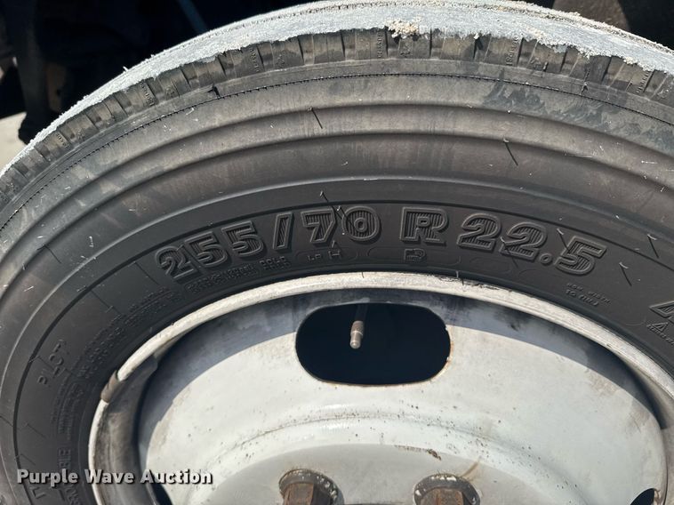 image for item DO0422 2004 International 4300 flatbed truck