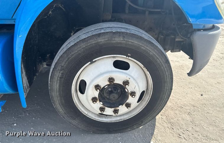 image for item DO0422 2004 International 4300 flatbed truck