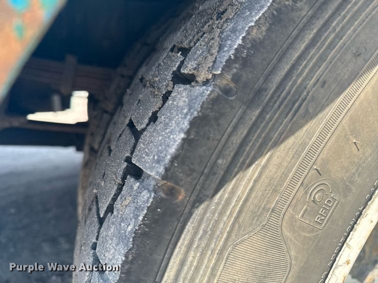 image for item DO0422 2004 International 4300 flatbed truck