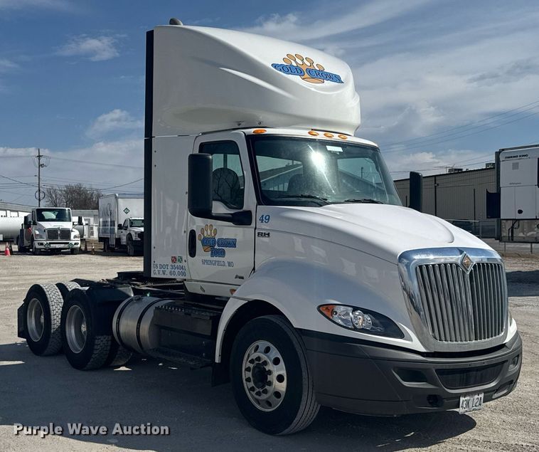 image for item DO0649 2019 International RH613 semi truck