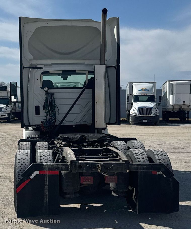 image for item DO0649 2019 International RH613 semi truck