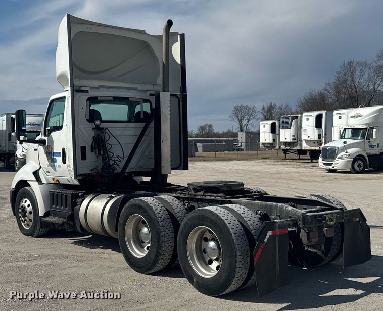 image for item DO0649 2019 International RH613 semi truck