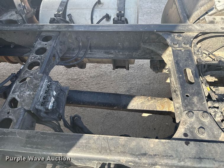 image for item DO0649 2019 International RH613 semi truck