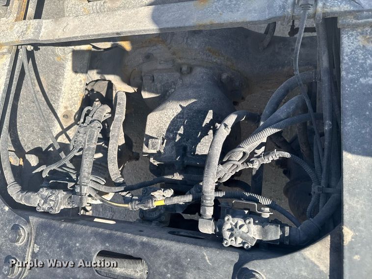 image for item DO0649 2019 International RH613 semi truck