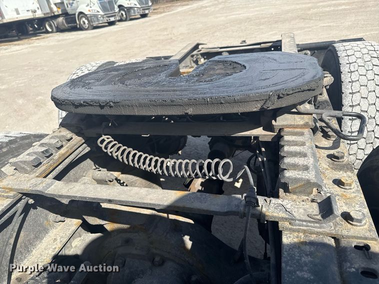 image for item DO0649 2019 International RH613 semi truck