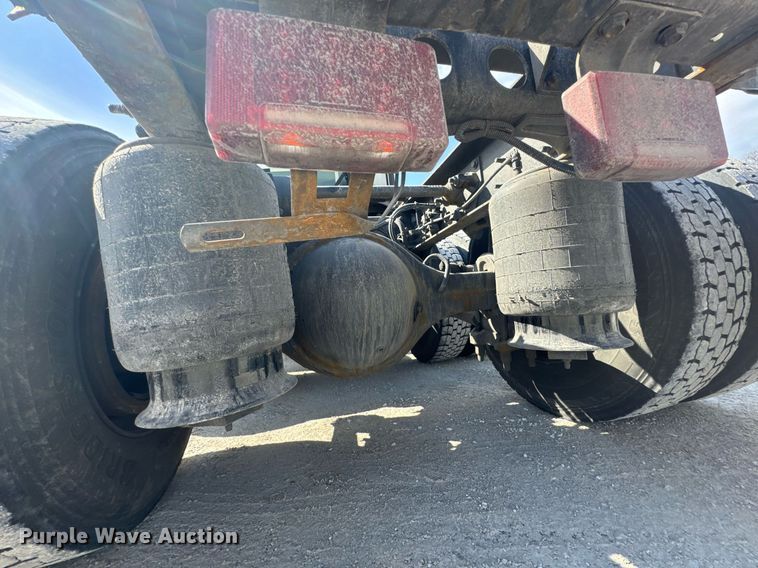 image for item DO0649 2019 International RH613 semi truck