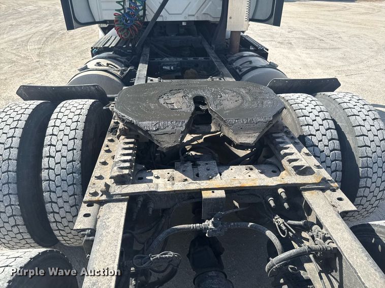 image for item DO0649 2019 International RH613 semi truck