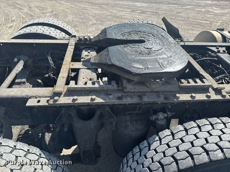 image for item DO0649 2019 International RH613 semi truck