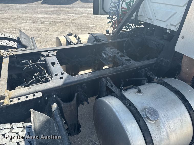 image for item DO0649 2019 International RH613 semi truck