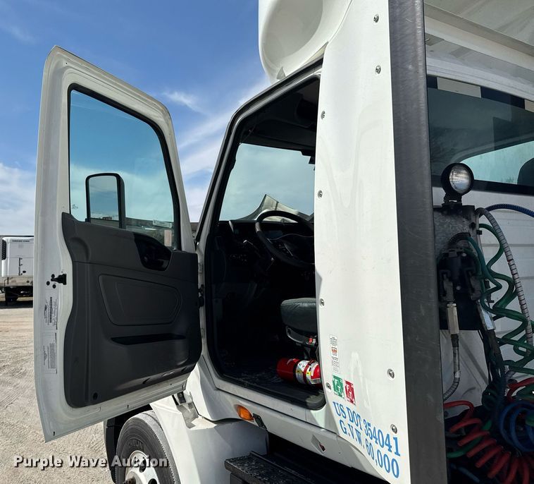 image for item DO0649 2019 International RH613 semi truck