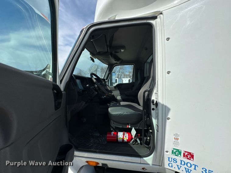 image for item DO0649 2019 International RH613 semi truck