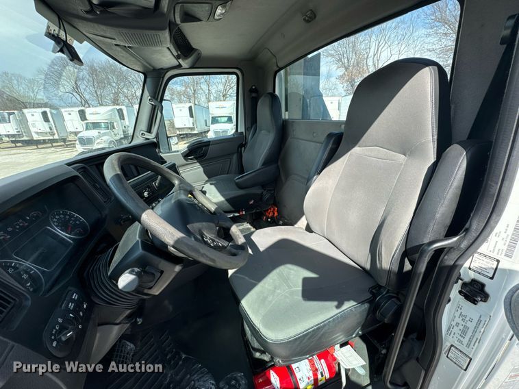 image for item DO0649 2019 International RH613 semi truck