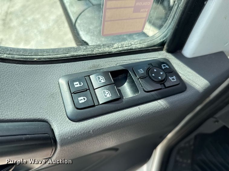 image for item DO0649 2019 International RH613 semi truck