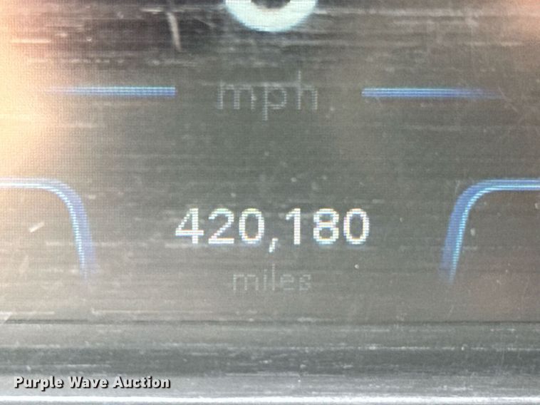 image for item DO0649 2019 International RH613 semi truck