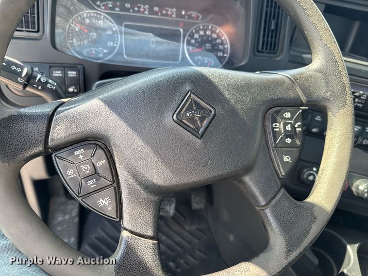 image for item DO0649 2019 International RH613 semi truck