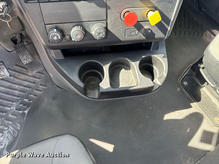 image for item DO0649 2019 International RH613 semi truck