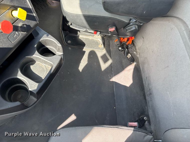 image for item DO0649 2019 International RH613 semi truck