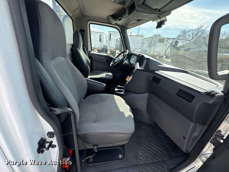 image for item DO0649 2019 International RH613 semi truck