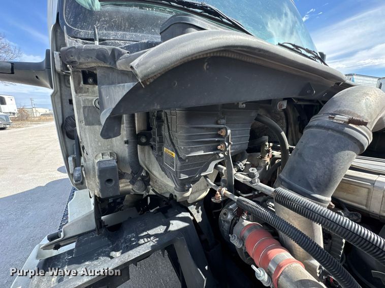 image for item DO0649 2019 International RH613 semi truck