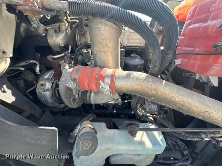 image for item DO0649 2019 International RH613 semi truck