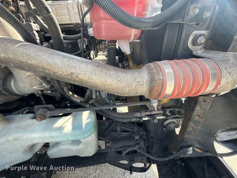 image for item DO0649 2019 International RH613 semi truck