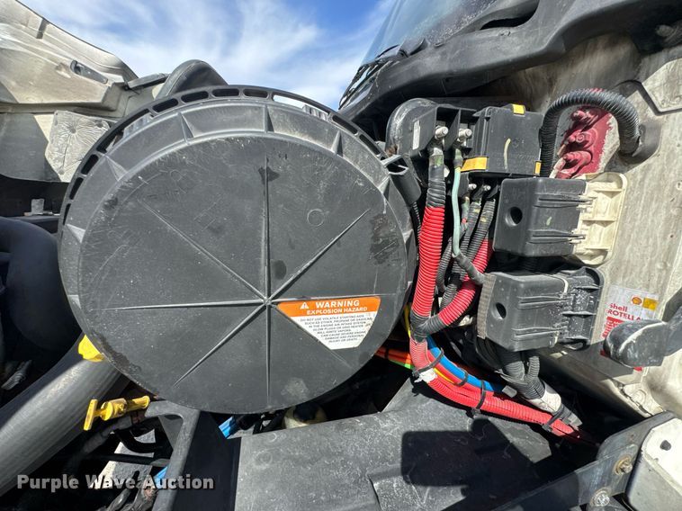 image for item DO0649 2019 International RH613 semi truck