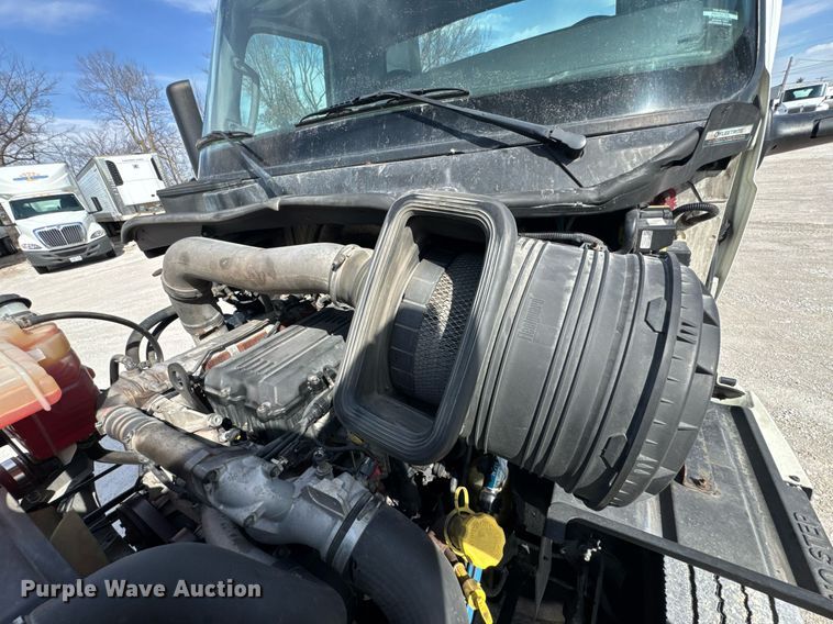 image for item DO0649 2019 International RH613 semi truck