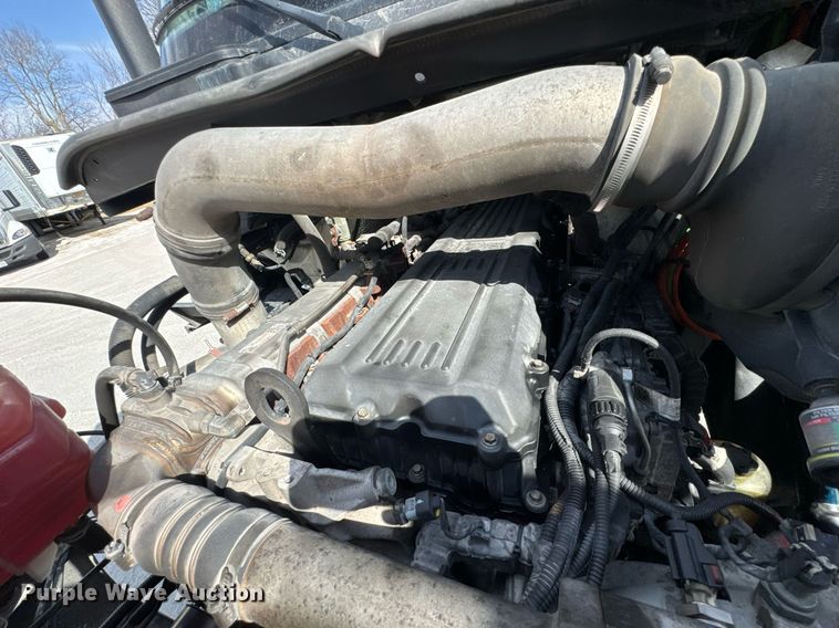 image for item DO0649 2019 International RH613 semi truck