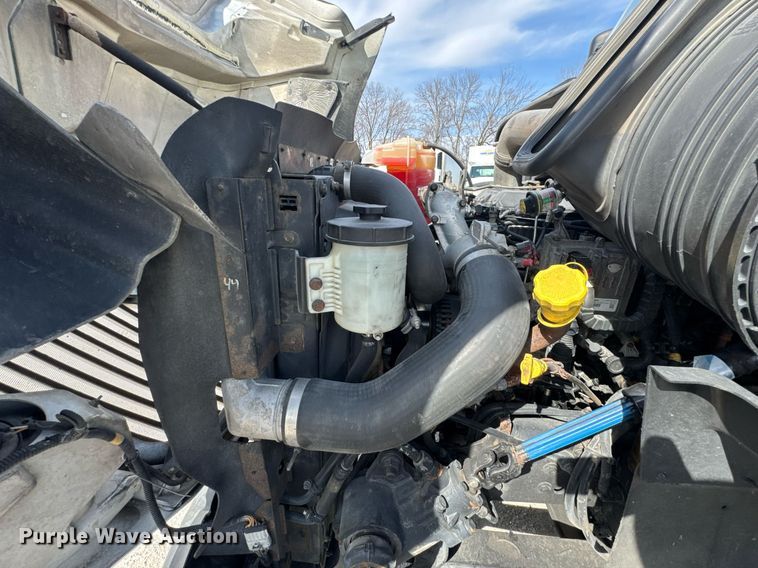 image for item DO0649 2019 International RH613 semi truck