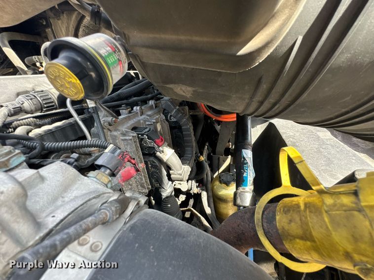 image for item DO0649 2019 International RH613 semi truck