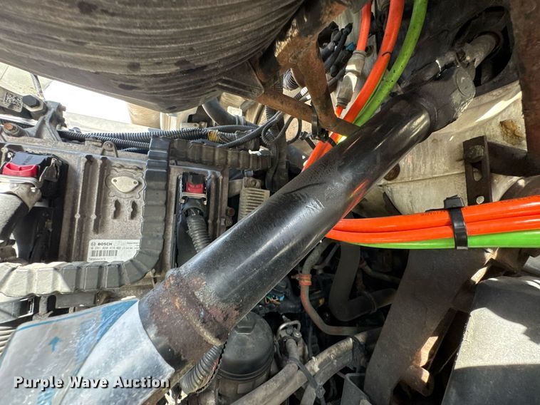 image for item DO0649 2019 International RH613 semi truck