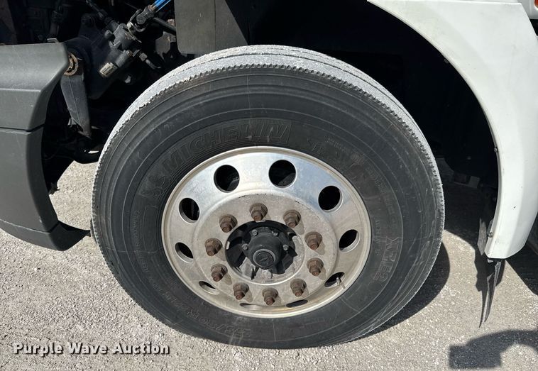 image for item DO0649 2019 International RH613 semi truck