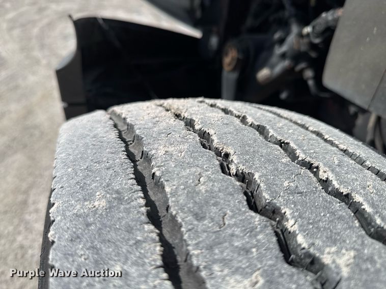 image for item DO0649 2019 International RH613 semi truck