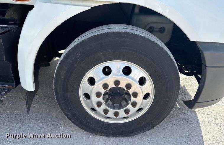 image for item DO0649 2019 International RH613 semi truck