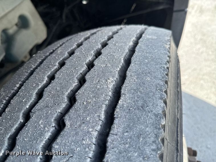 image for item DO0649 2019 International RH613 semi truck