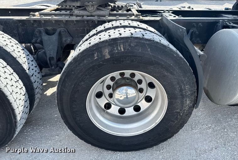 image for item DO0649 2019 International RH613 semi truck