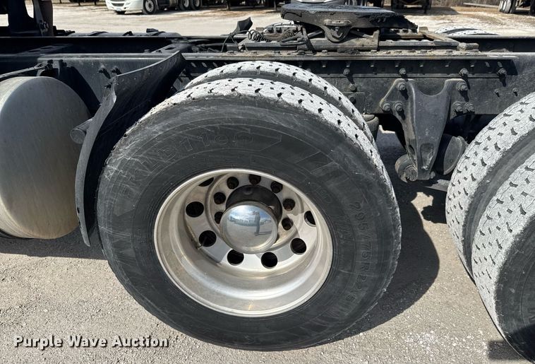 image for item DO0649 2019 International RH613 semi truck