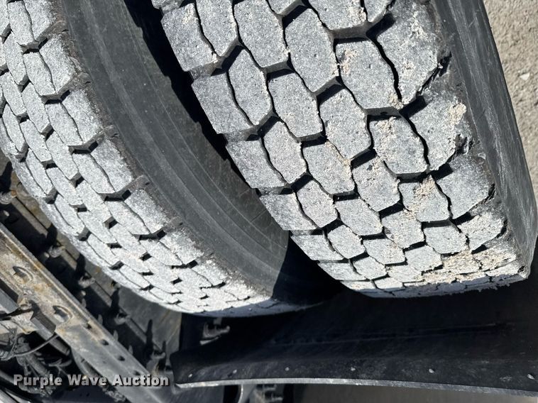 image for item DO0649 2019 International RH613 semi truck