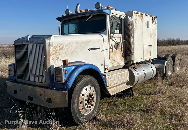 image for item DP6101 1987 International semi truck