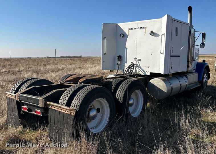 image for item DP6101 1987 International semi truck