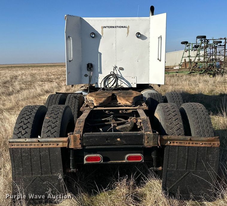 image for item DP6101 1987 International semi truck