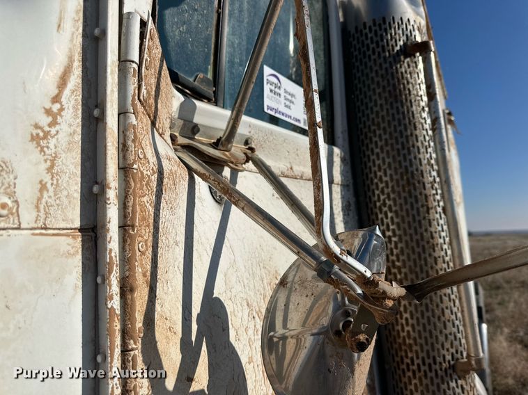 image for item DP6101 1987 International semi truck