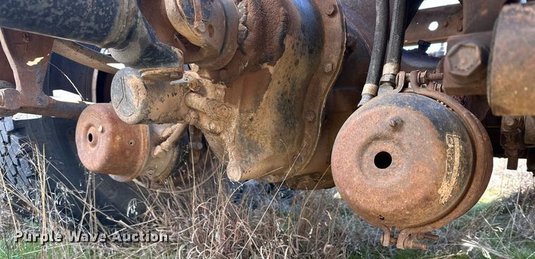 image for item DP6101 1987 International semi truck